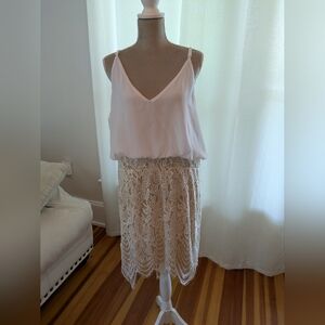 VENUS Cream and White Tiered Sheath Dress